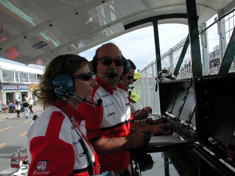 Debbie and Kenny in Eddie Irvine's pits.jpg 91.6K